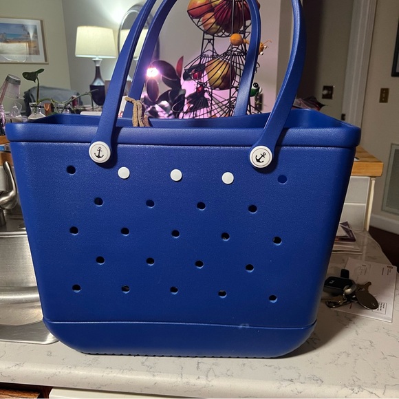 Brand new Crocs SIMILAR bag. Brand new. Royal blue - Picture 2 of 6